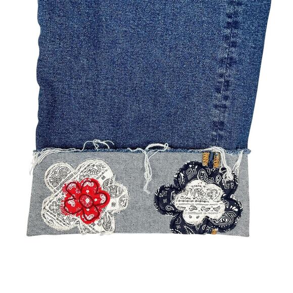 Driftwood Charlee Cuff Wide Leg Crop Jeans Womens 8 Floral Applique Boho Hippy - Picture 3 of 8